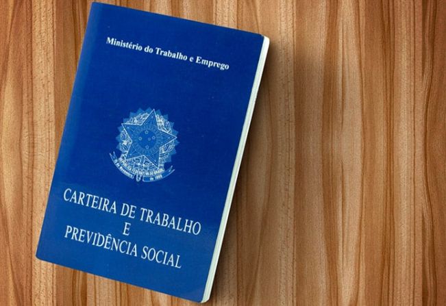 Deputados querem reduzir idade mínima para trabalho